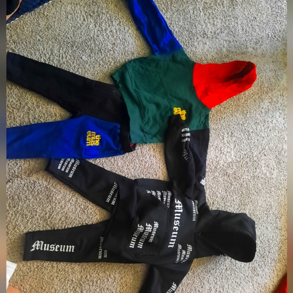 Museum kids sweat suit 3T